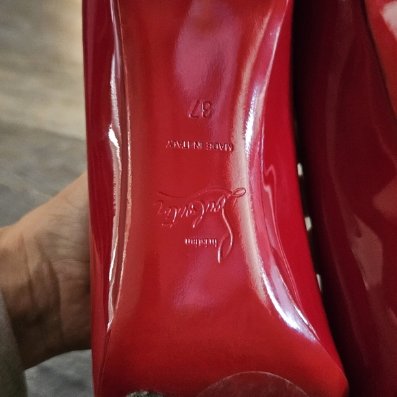 Christian Louboutin Pigalle patent leather heels - Picture 8 of 9